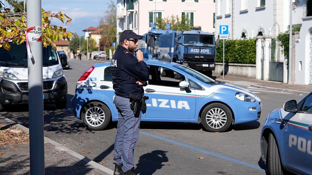 Többen megsérültek, miután egy autó a tömegbe csapódott az olaszországi Modenában