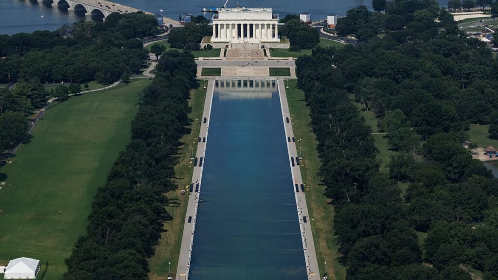 Az egykori olimpikont állítólagos Reflecting Pool vandalizmus vádjával vádolják