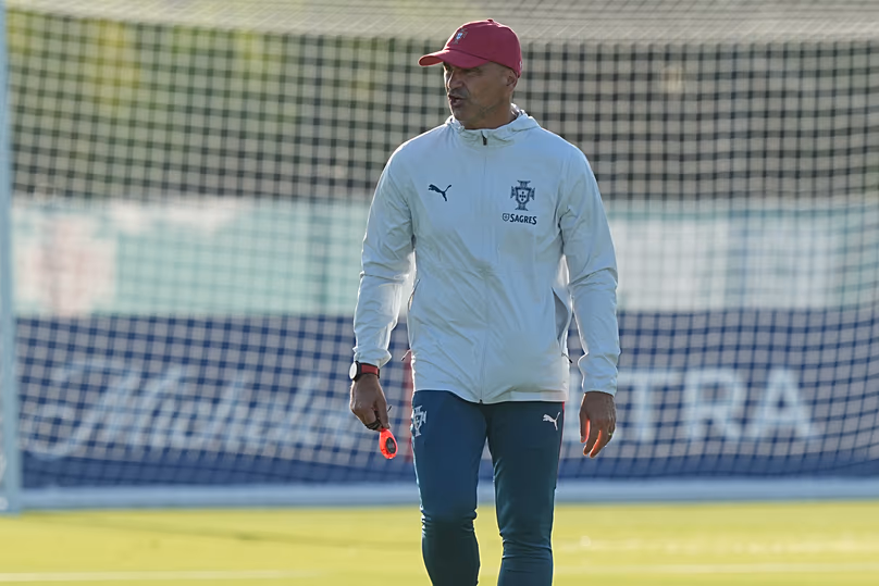 Roberto Martínez felügyel egy edzést a floridai Palm Beach-ben, 2026 júniusában