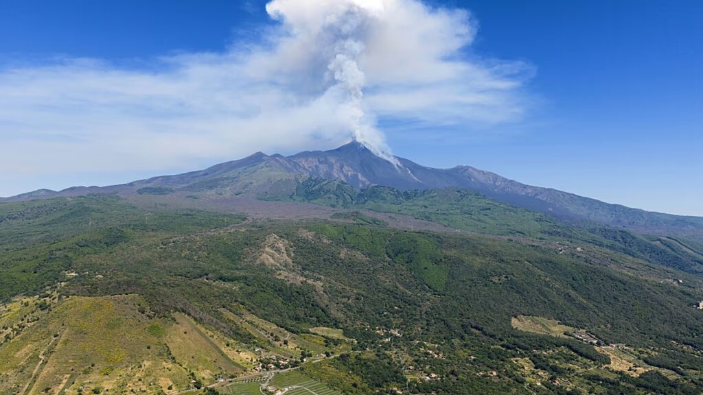 A Catania repülőtér felfüggeszti a járatokat az Etna vulkáni tevékenysége miatt